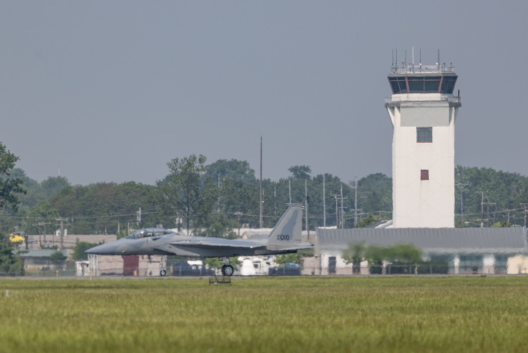 F15EX Eagle II taxis.