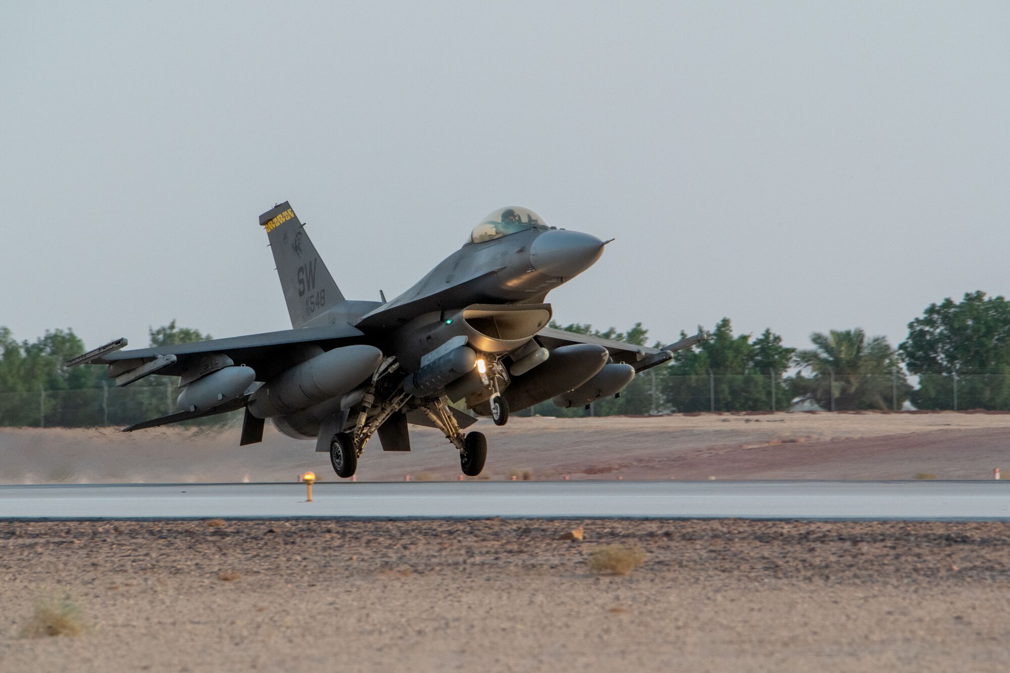 A F-16C Fighting Falcon lands.