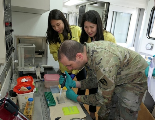 US Army mobile laboratory strengthens partnership with ROK laboratory team