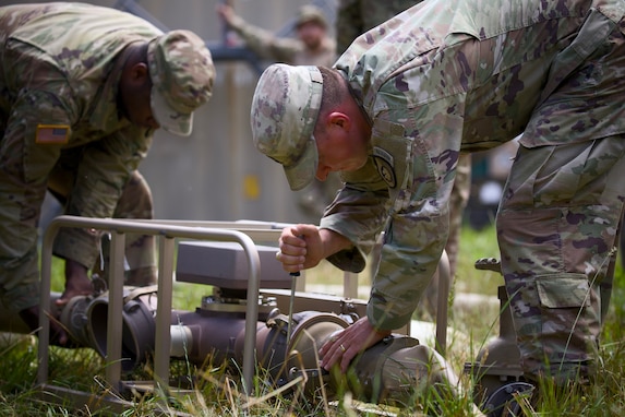 Joint assault hoseline and fuel ops strengthen U.S.-U.K. ties at Mojave Falcon