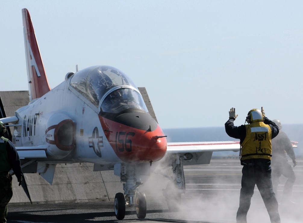 Handler guides T-45 Goshawk