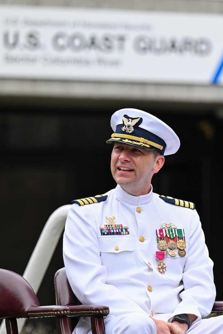 Coast Guard welcomes new commander to Sector Columbia River