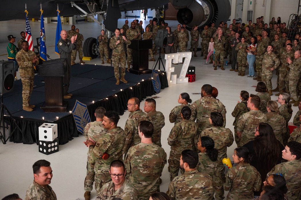Command chief delivers speech
