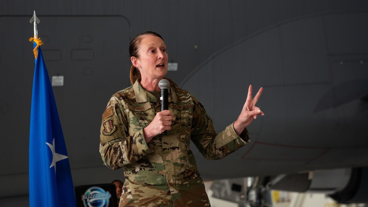 Command chief delivers speech