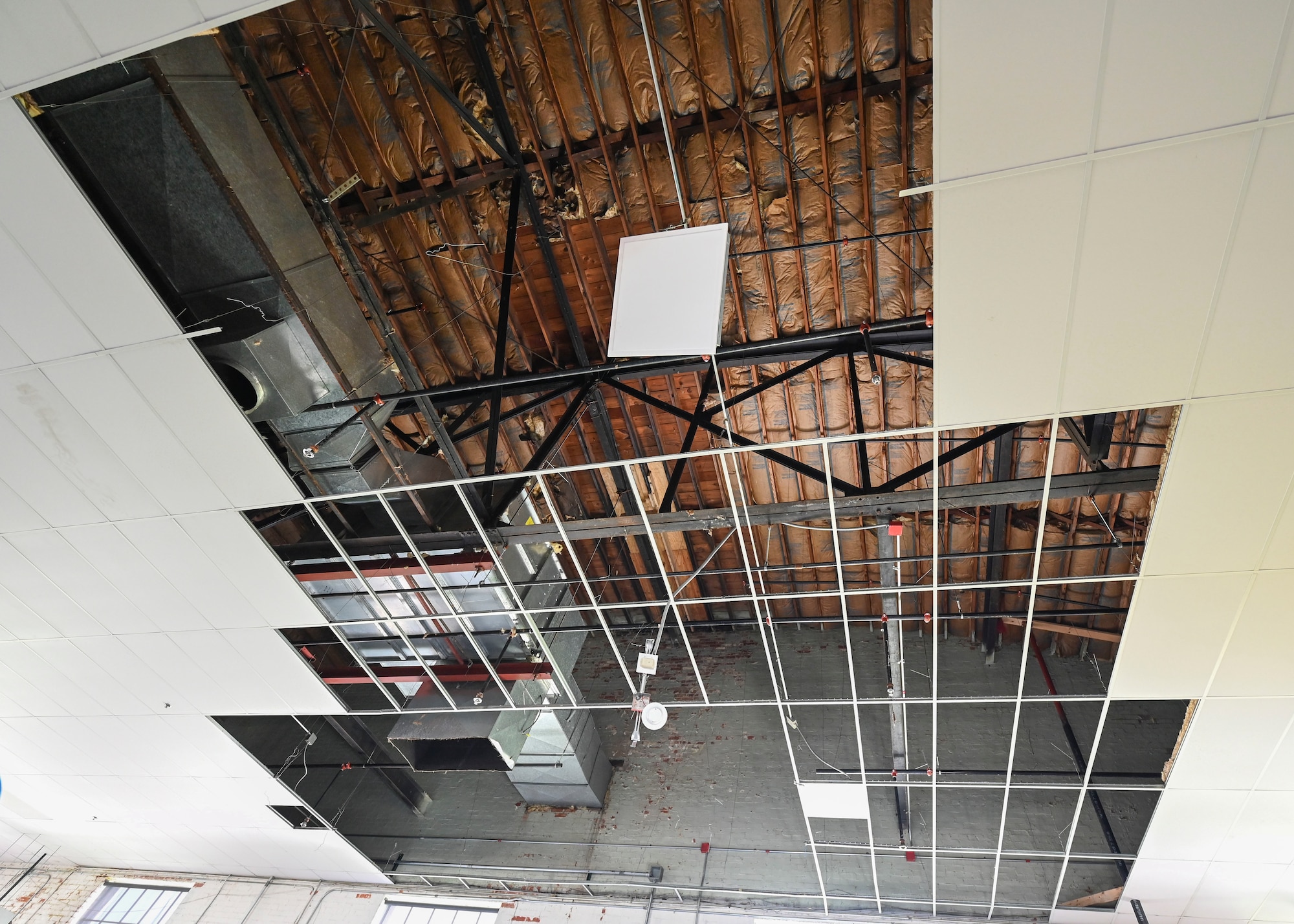 New insulation and decking is installed in the ceiling of the 22nd Air Refueling Wing’s innovation lab after a fire at McConnell Air Force Base, Kansas, June 12, 2025. A large portion of the insulation was ruined after a fire started in the ceiling a week prior. (U.S. Air Force photo by Senior Airman Paige Weldon)