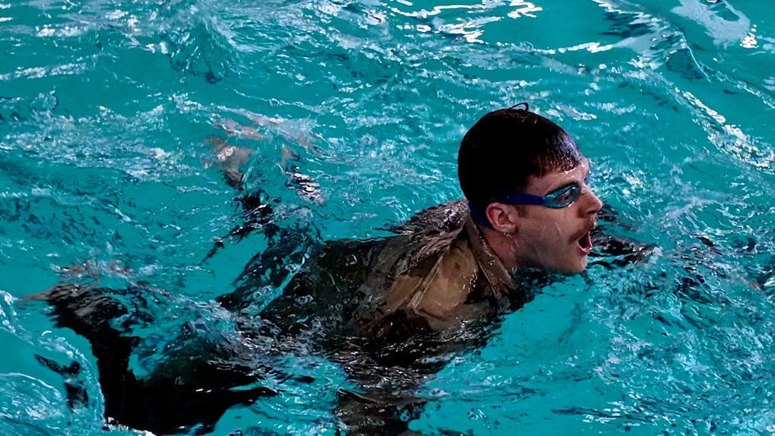 An Airman treads water as part of the German Armed Forces Proficiency Badge. The Abzeichen für Leistungen im
Truppendienst, is a prestigious foreign military award and one of the few authorized for wear on the U.S. military uniform.