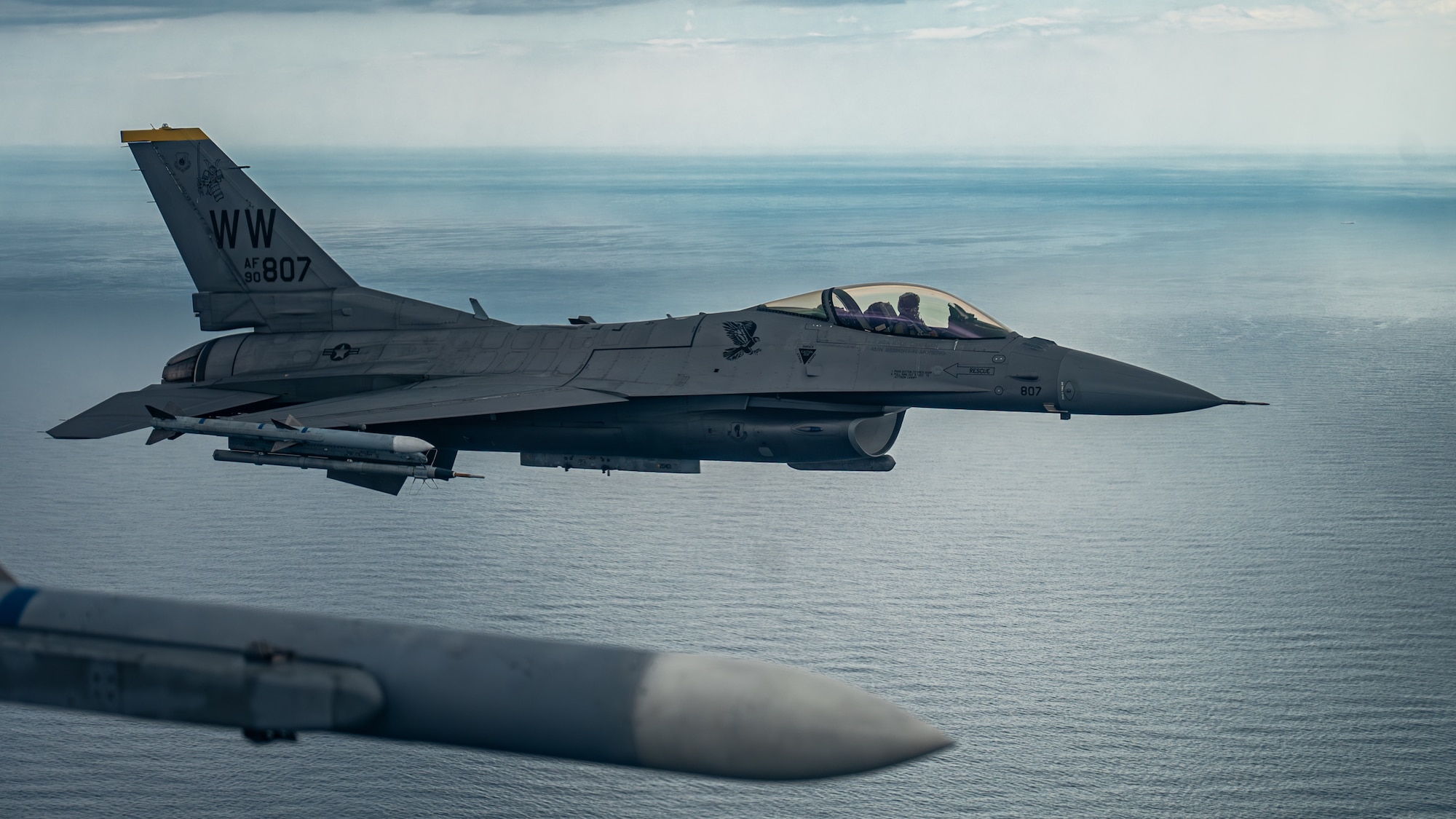 An F-16 flies