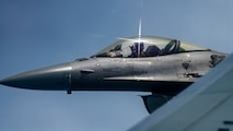 An F-16 flies