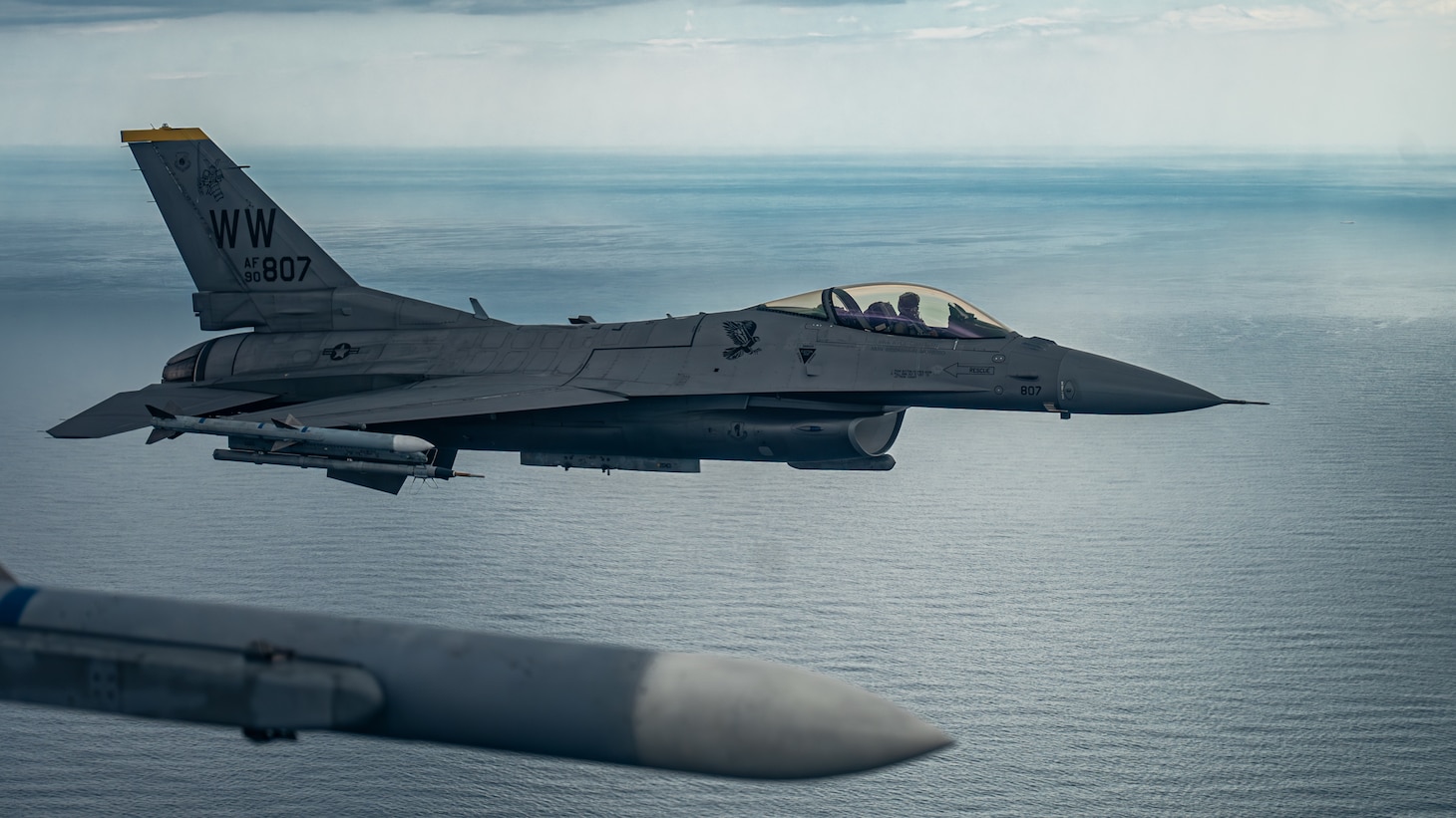 An F-16 flies