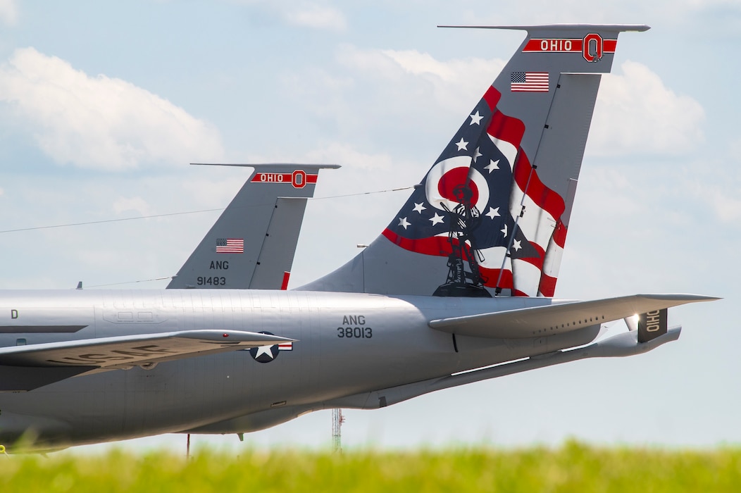A KC-135 tail with Ohio flag painted on it