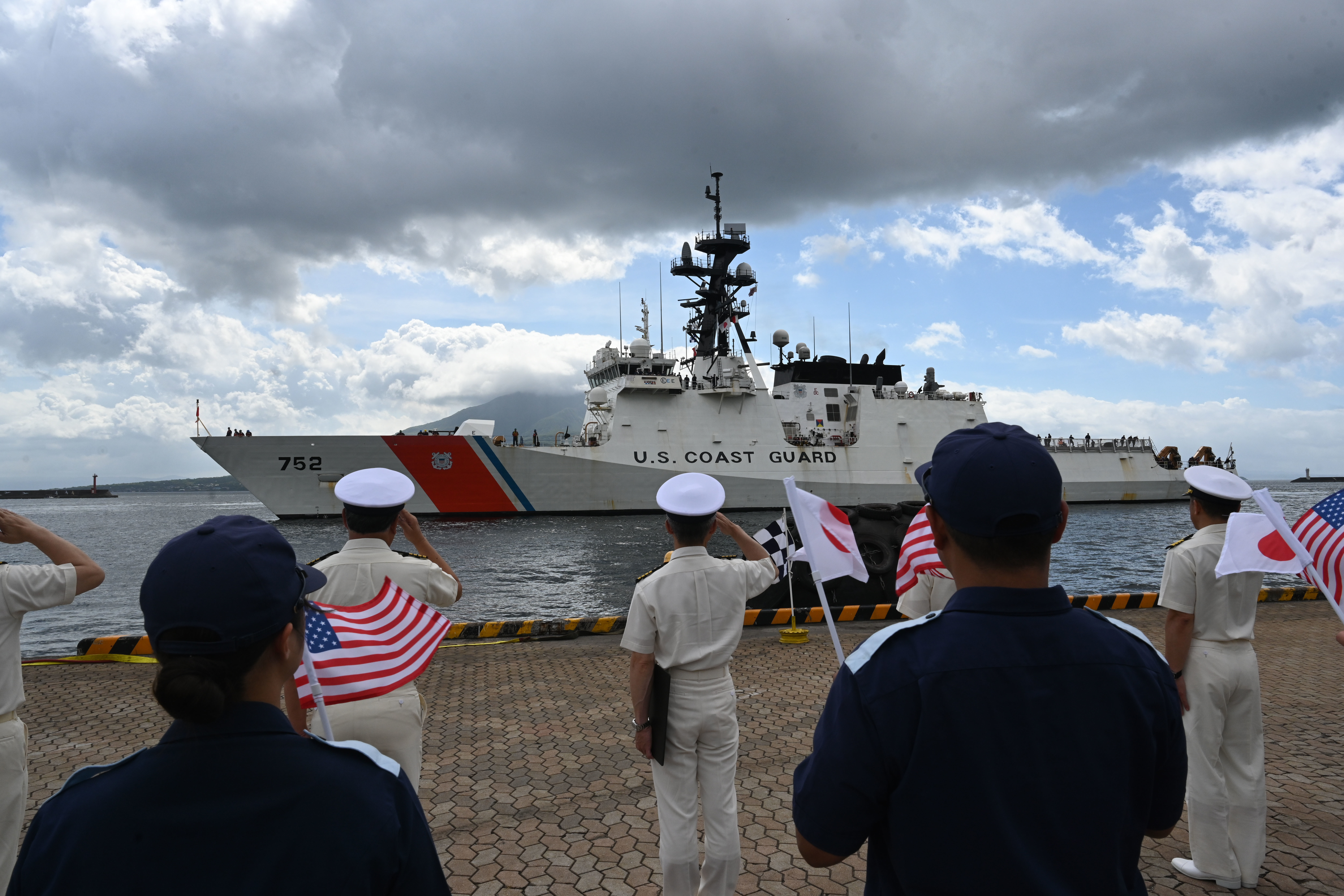 コーストガード　沿岸警備隊 World's 12th largest naval power] What is the mission of the