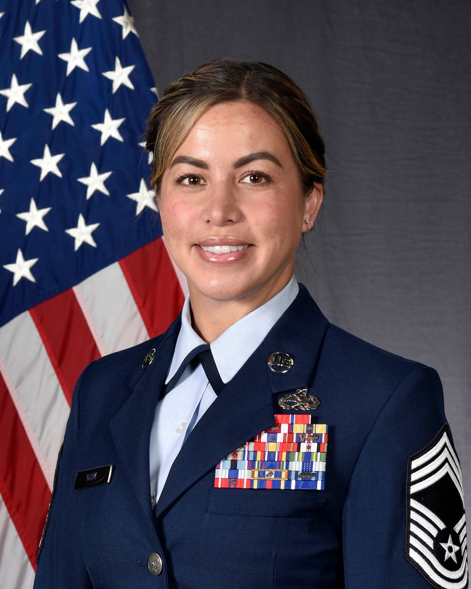 Official photo of CMSgt Melanie J Grim.