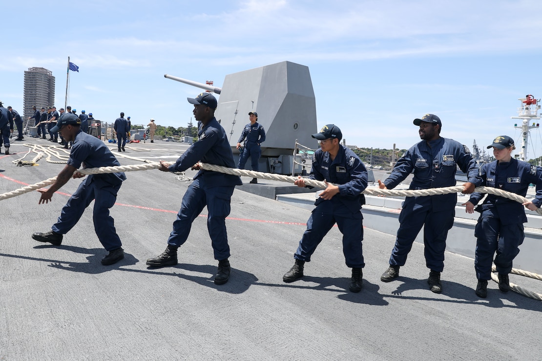 Sailors aboard the Arleigh Burke-class guided-missile destroyer USS John Finn (DDG 113) take in a line on the fo’c’sle during a sea and anchor detail in Yokosuka, Japan, June 21. The John Finn is forward-deployed and assigned to Destroyer Squadron (DESRON) 15, the Navy’s largest DESRON and the U.S. 7th Fleet’s principal surface force. (U.S. Navy photo by Mass Communication Specialist 2nd Class Alexandria Esteban)