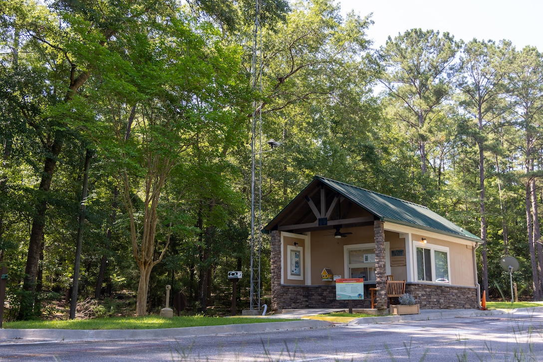 Picture of a cabin.