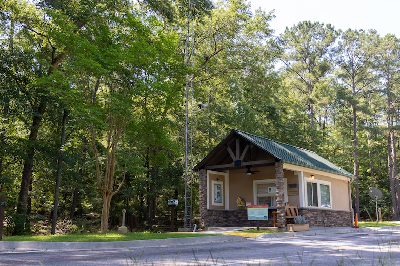 Picture of a cabin.