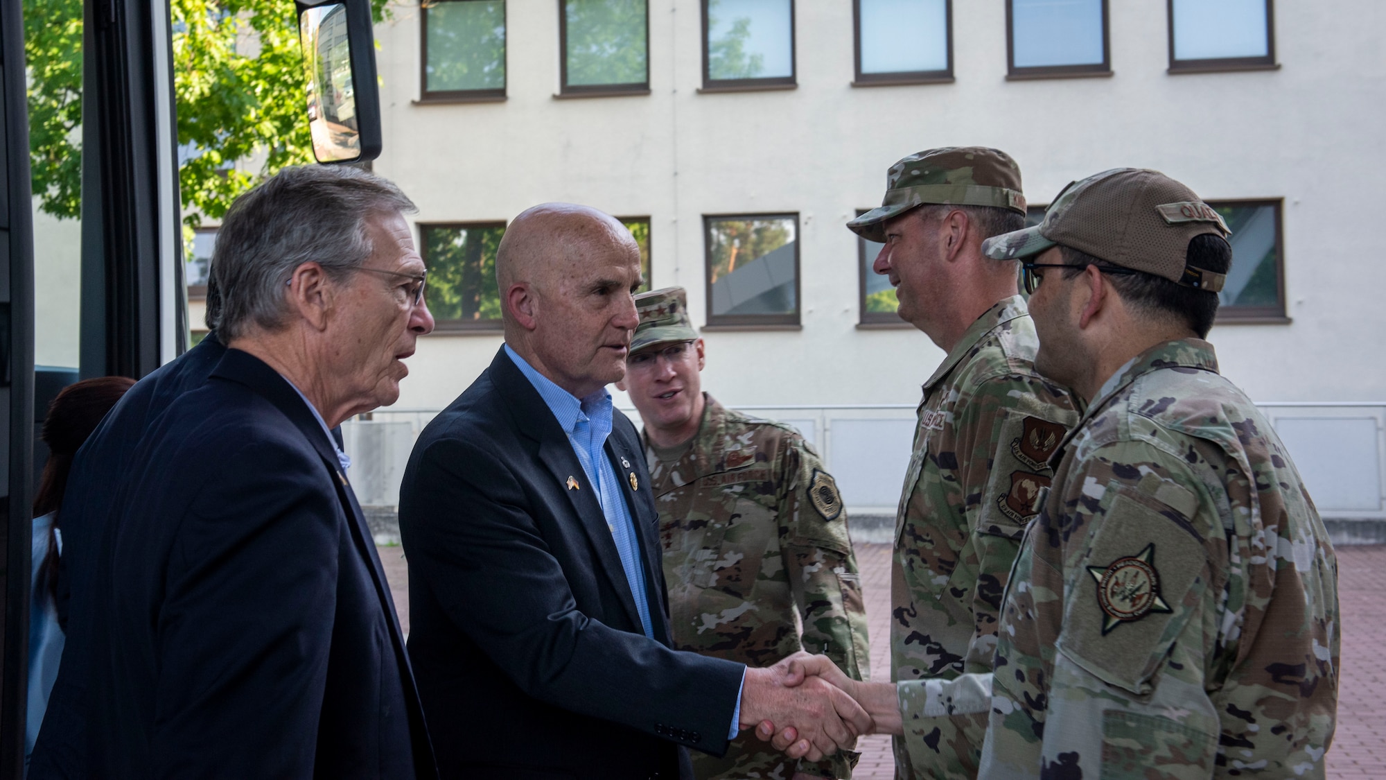 Delegate shakes Airman's hand.