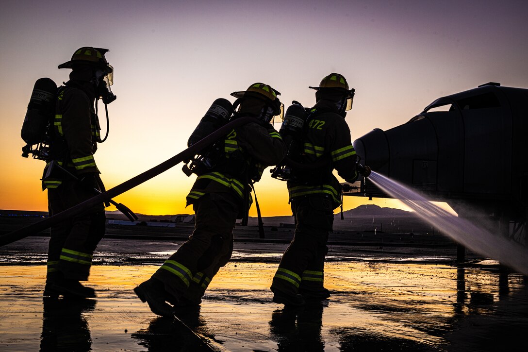U.S. Marines with Aircraft Rescue and Fire Fighting, Marine Wing Support Squadron 472, 4th Marine Aircraft Wing, conduct a simulated aircraft fire-fighting drill at Integrated Training Exercise 3-25, Marine Corps Air Ground Combat Center, Twentynine Palms, California, June 17, 2025. ITX is a critical Marine Air-Ground Task Force exercise for the Marine Forces Reserve’s training cycle, confirming unit readiness through live-fire and combined-arm integration. (U.S. Marine Corps photo by Lance Cpl. Edward Spears)