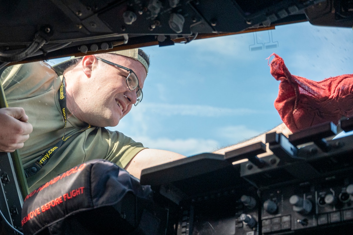U.S Air Force Tech. Sgt. Joshua Davids, 62d Aircraft Maintenance Squadron dedicated crew chief, wipes down the front windshield on a C-17 Globemaster III during the 2025 Moses Lake Airshow at Grant County International Airport, Washington, June 19, 2025.