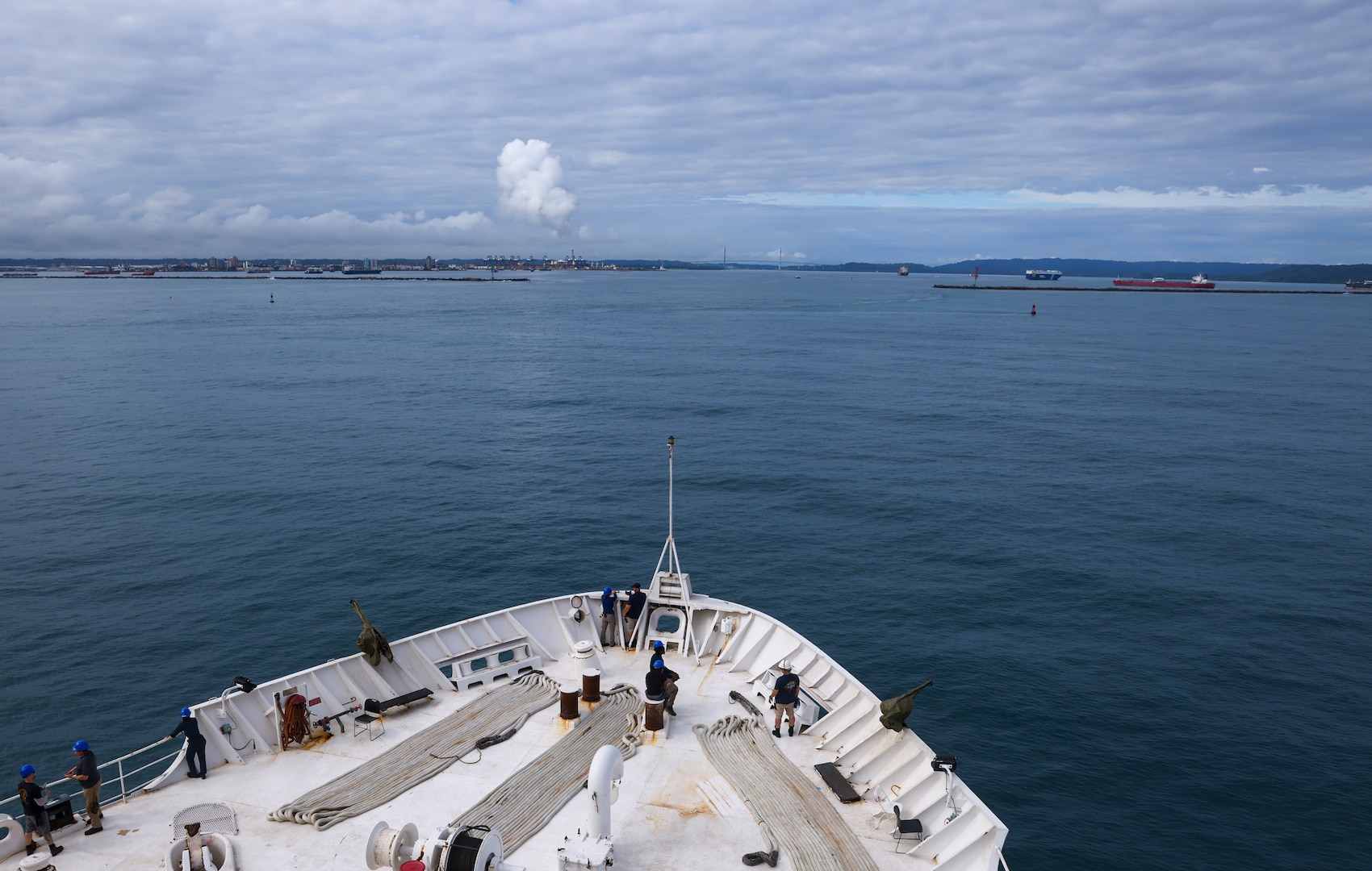 250625-A-LS473-1017 COLÓN, Panama (June 25, 2025) The Mercy-class hospital ship USNS Comfort (T-AH 20) arrives in Colón, Panama during Continuing Promise 2025, June 25, 2025. Continuing Promise 2025 is the 16th iteration of the U.S. 4th Fleet/U.S. Naval Forces Southern Command-led mission since 2007, which aims to foster goodwill, strengthen existing partnerships with partner nations, and form new partnerships between host nations, non-federal entities, and international organizations. (U.S. Army photo by Cpl. William Hunter)