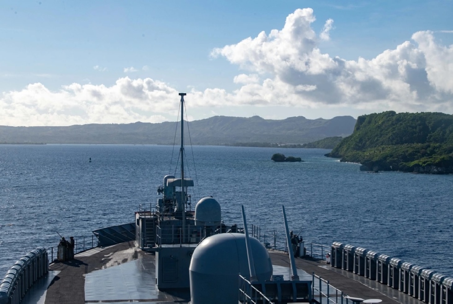 U.S. 7th Fleet flagship USS Blue Ridge (LCC 19) arrives in Naval Base Guam