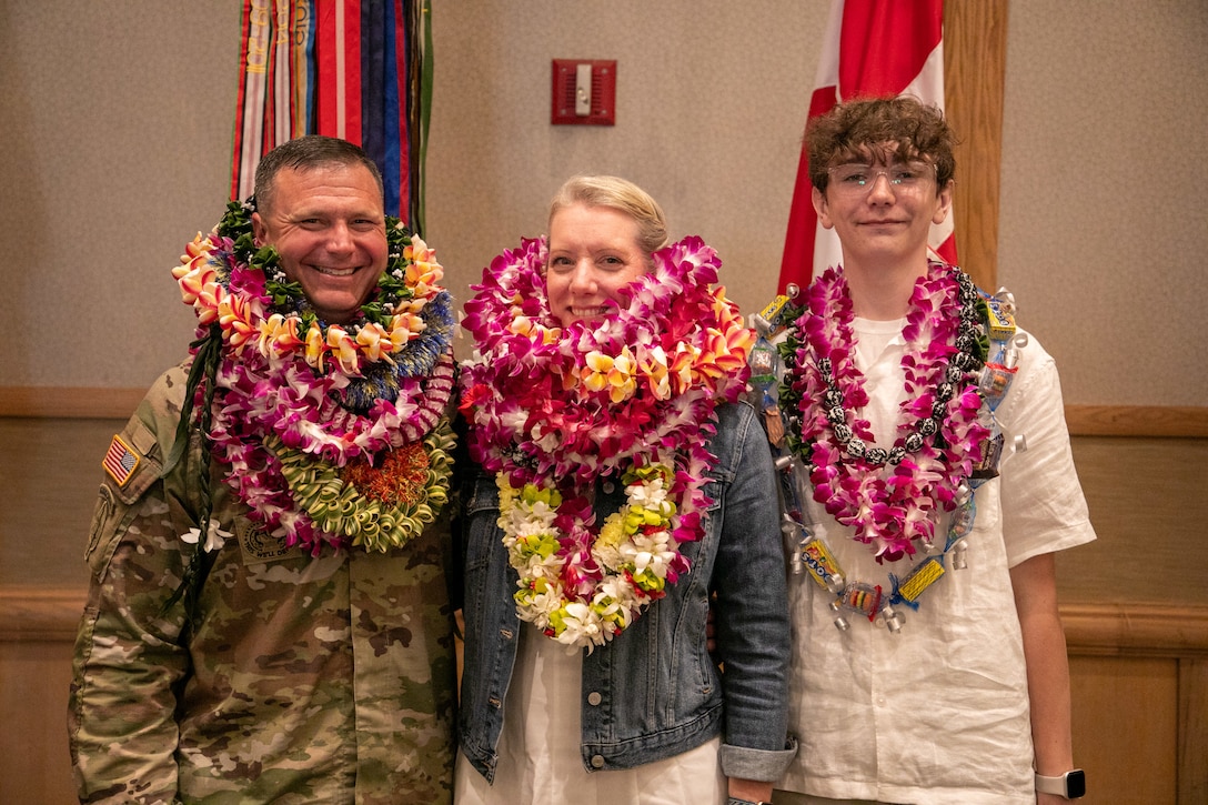 Command Sgt. Maj. Zachary R. Plummer assumed responsibility as the new Pacific Ocean Division (POD) Command Sergeant Major at a June 25 ceremony at Ft. Shafter, Hawaii.
