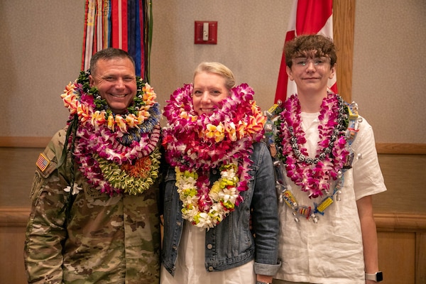 Command Sgt. Maj. Zachary R. Plummer assumed responsibility as the new Pacific Ocean Division (POD) Command Sergeant Major at a June 25 ceremony at Ft. Shafter, Hawaii.