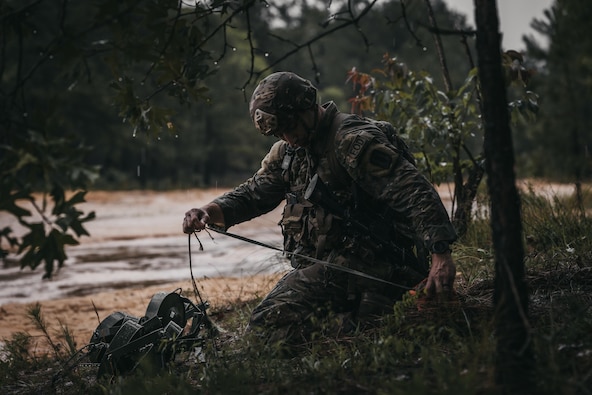 Airborne EOD technicians, Combat Engineers train to enable joint forcible entry operations