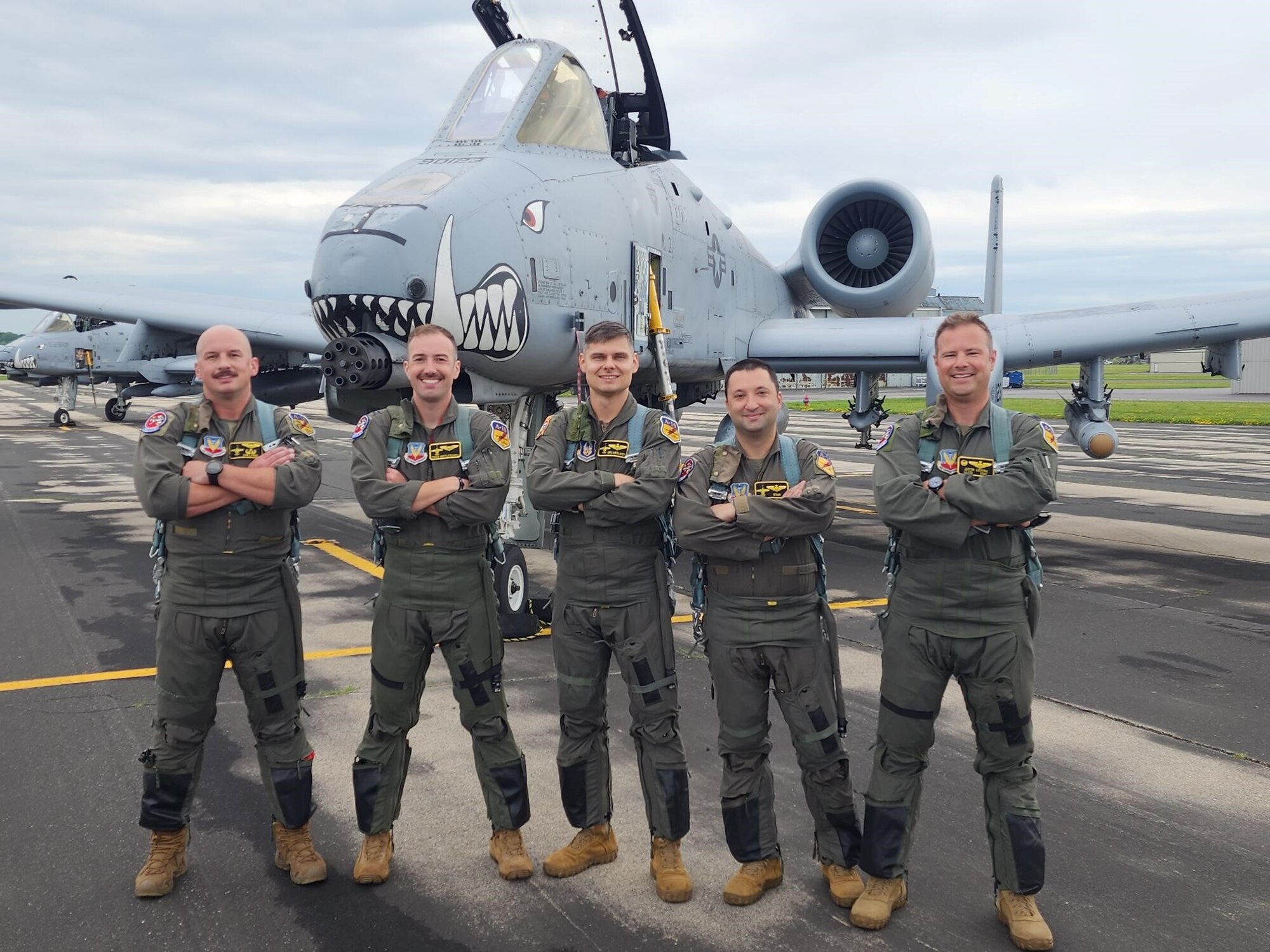 Five USAF pilots standing in front of an A-10 Warthog.