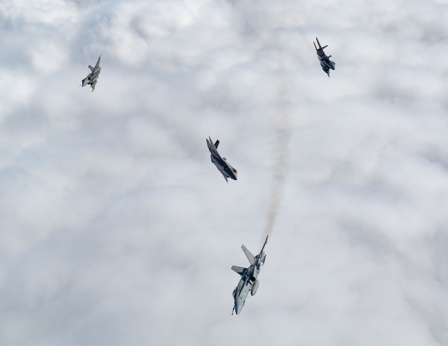 Airplanes flying together