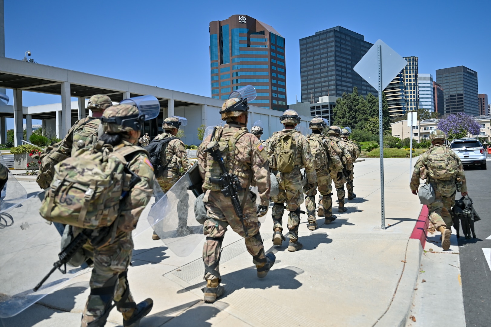 U.S. Army Soldiers with Alpha Company, 1st Battalion, 184th Infantry Regiment, California Army National Guard, arrive at the Wilshire Federal Building in Los Angeles, June 22, 2025.