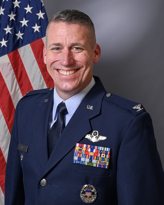 Col. Jonathan W. Kuntz Official Photo