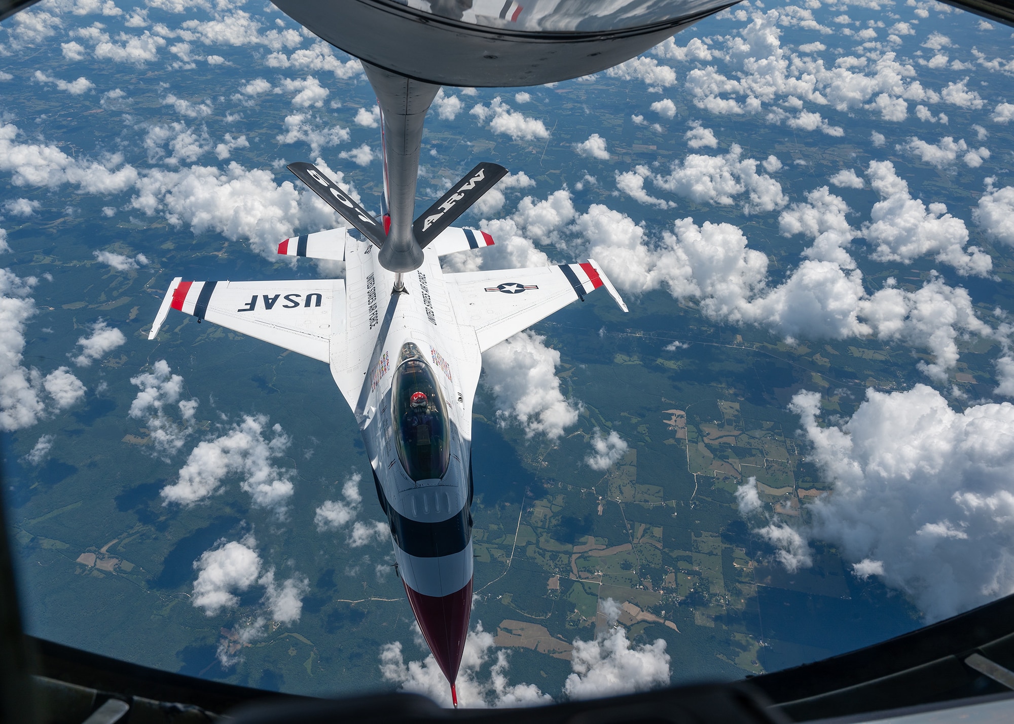 aircraft being refueled in flight