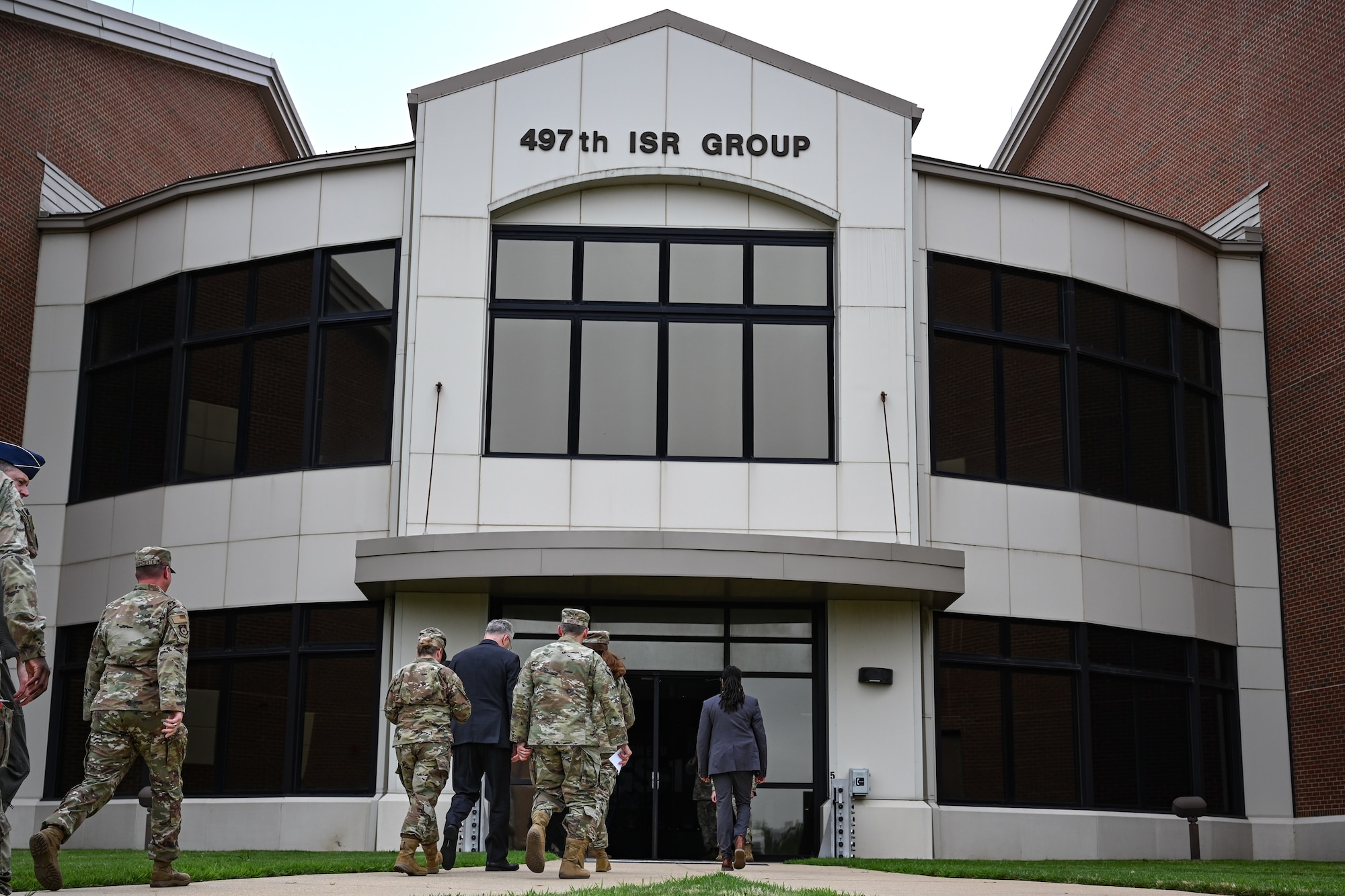 The Secretary of the Air Force speaks with Airmen on his Air Combat Command immersion tour.