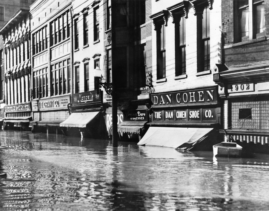 Downtown Louisville, Kentucky during the Great Flood of 1937. The Great Flood of 1937 devastated the region with damages stretching across the length of the Ohio River, from Pittsburgh, Pennsylvania, to Cairo, Illinois, leaving 385 people dead and more than 70 percent of Louisville under water.