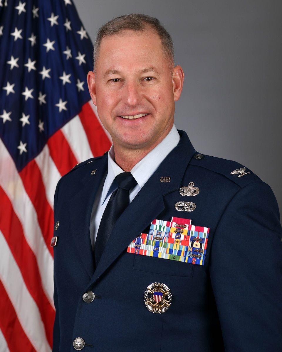 portrait of AF Colonel in uniform