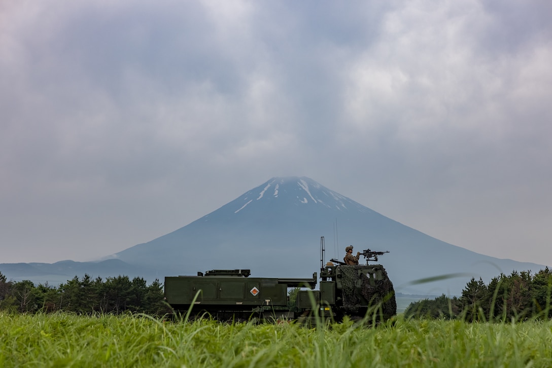 The training demonstrates 3d Battalion, 12th Marine Regiment’s ability to rapidly deploy long-range fire throughout the Indo-Pacific. The Marines are with 3d Battalion, 12th Marine Regiment, 3d Marine Division. (U.S. Marine Corps photo by Lance Cpl. Rodney Frye)