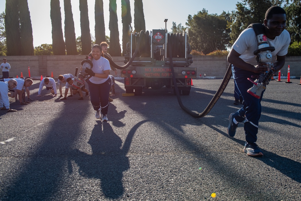 Airmen pull hoses