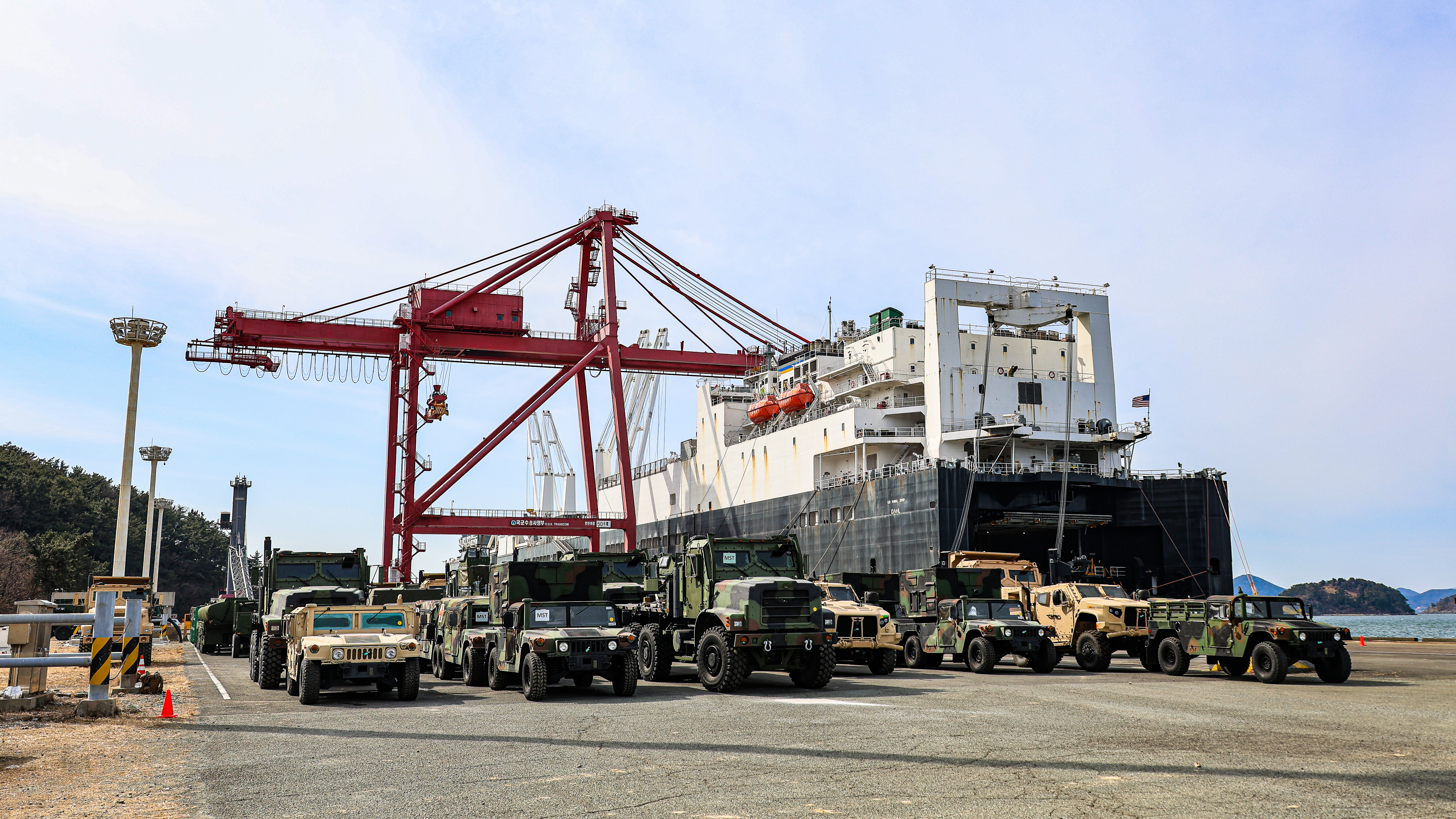 Marines Storm Ashore in South Korea, Showcasing Rapid Deployment Capabilities