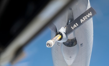 Airplane aiming to refuel