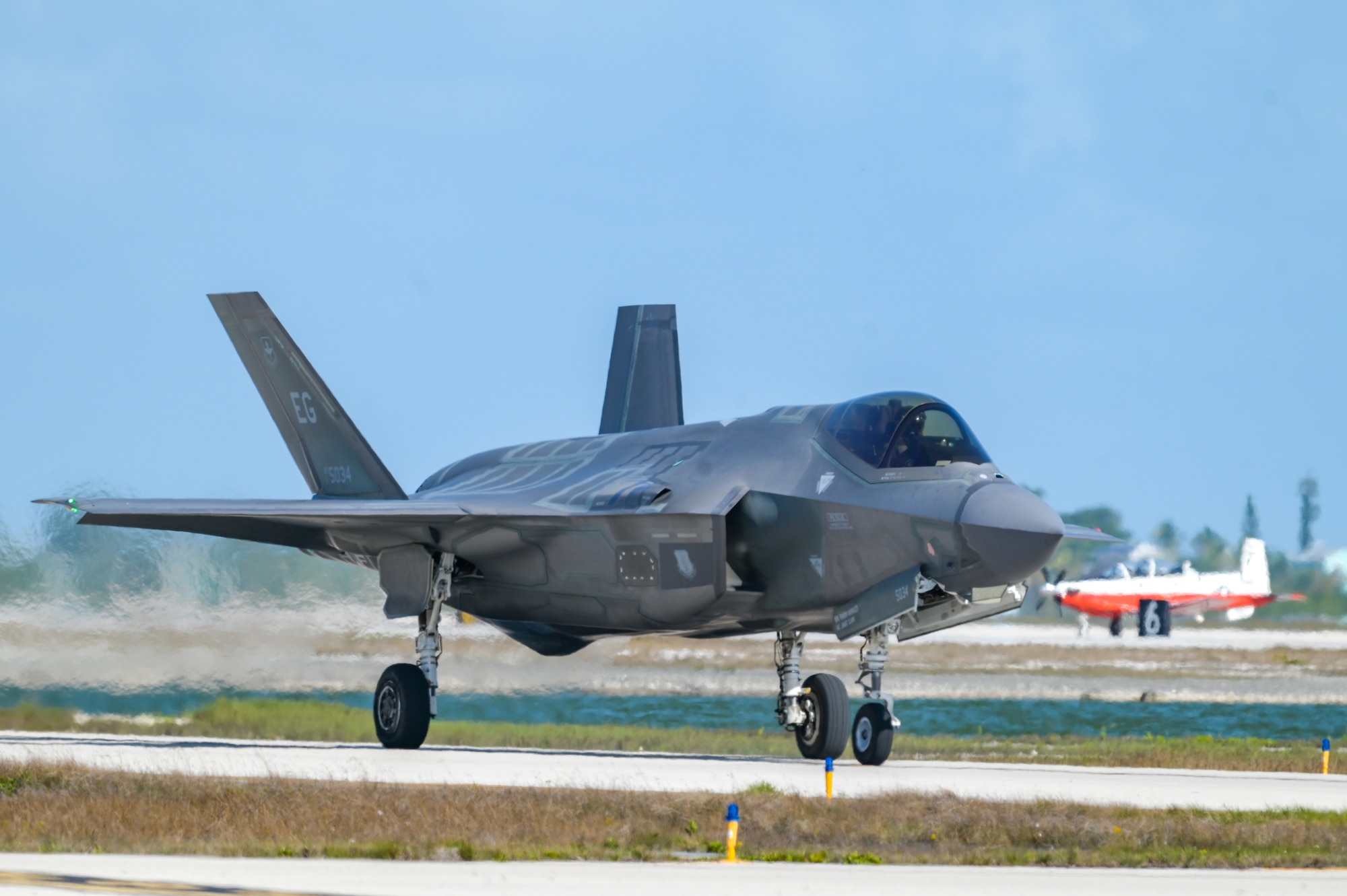 A photo of an F-35.