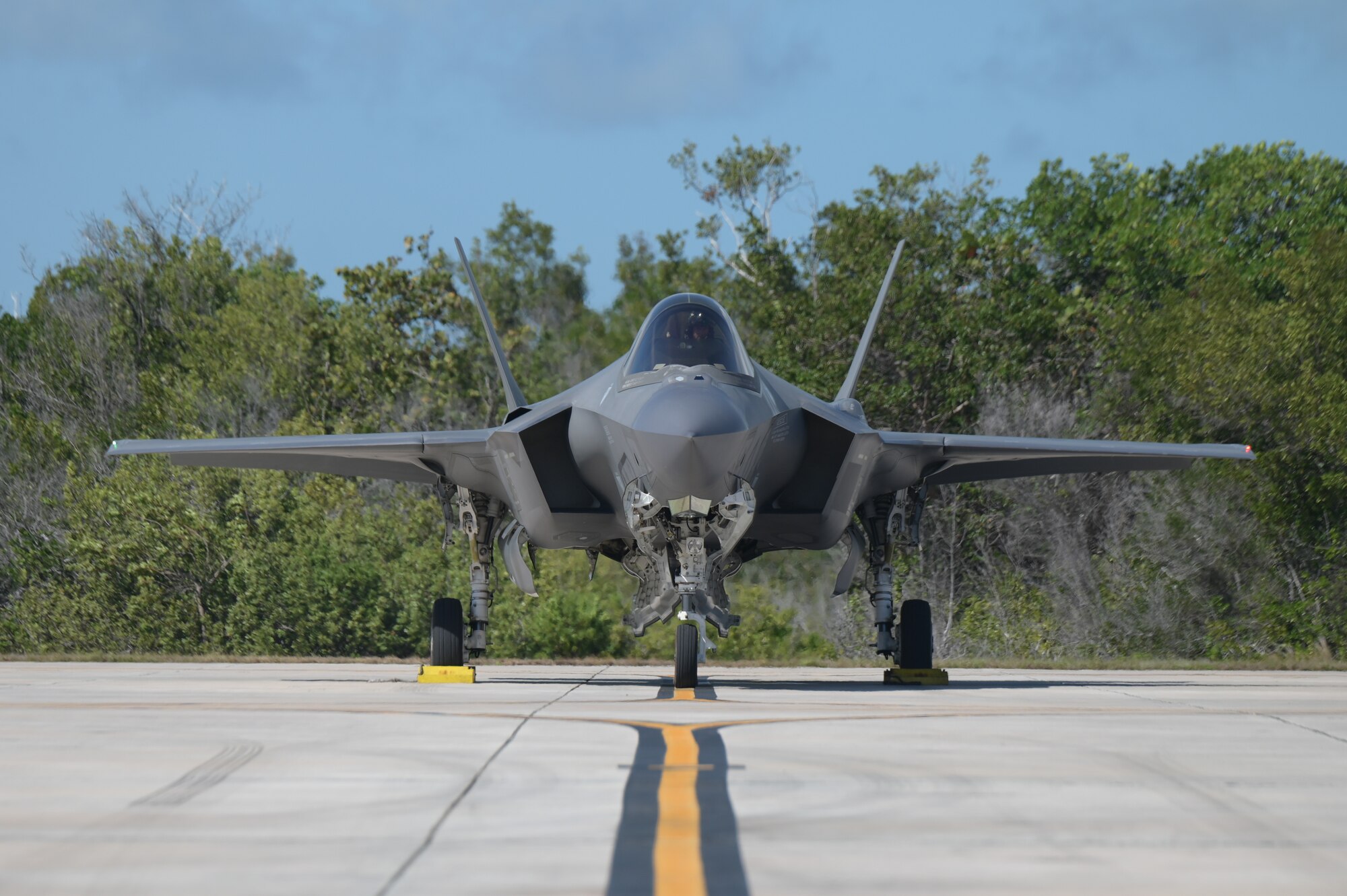 A photo of an F-35.