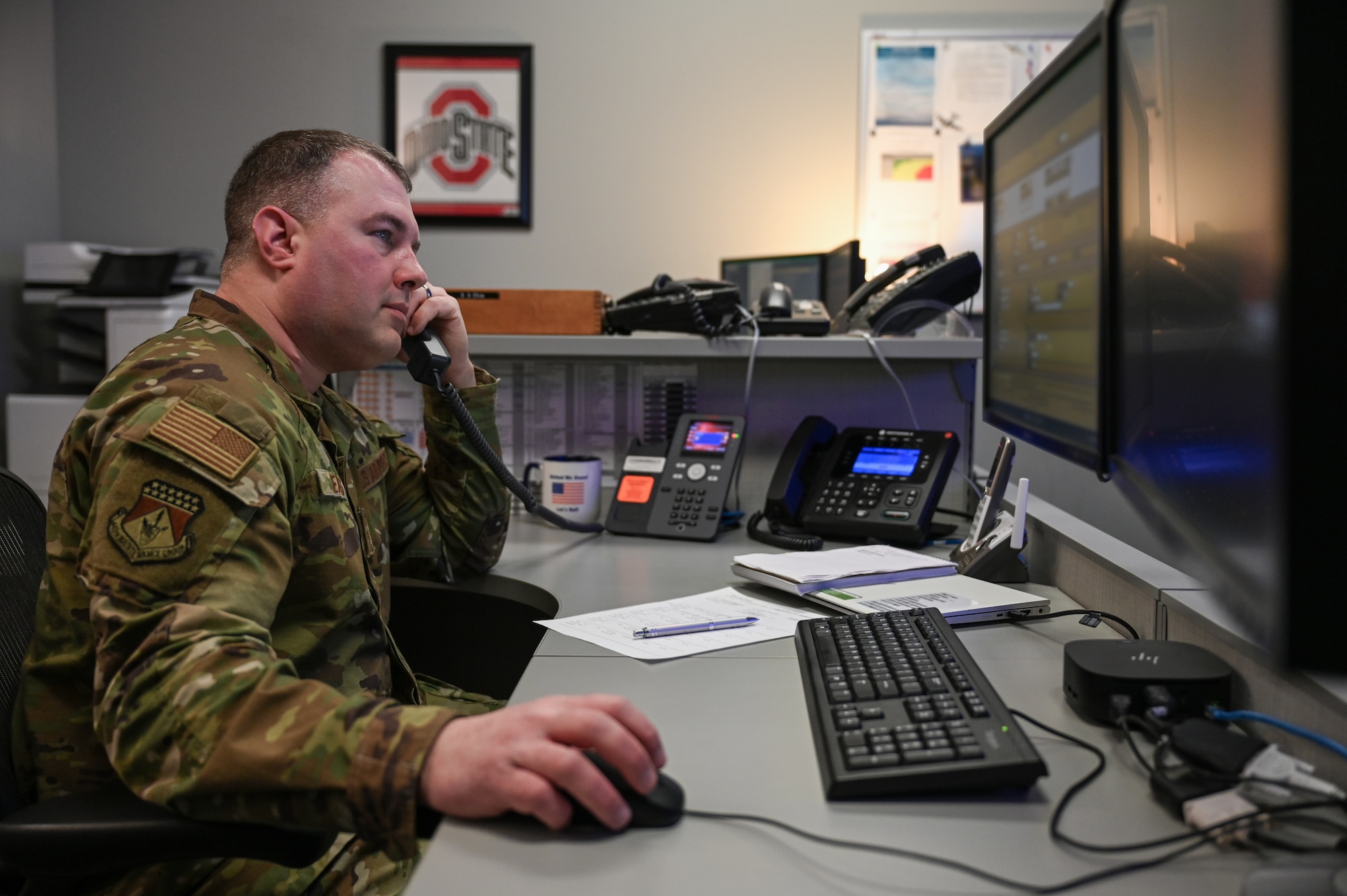 Master Sgt. Chad Sears, 445th Maintenance Operations
Center production control supervisor, manages
incoming communications at the 445th Maintenance
Operation Center at Wright-Patterson Air Force Base,
Feb. 12, 2025.The 445th MOC is the liaison between the maintenance and production organizations, maintaining an
overview of all maintenance operations on the flightline
for all 445th Airlift Wing assets.
