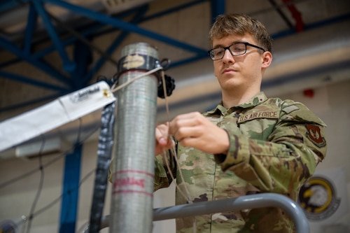 airman hanging up net