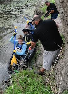 Warm weather brings out huge crowd for annual Basura Bash creek cleanup
