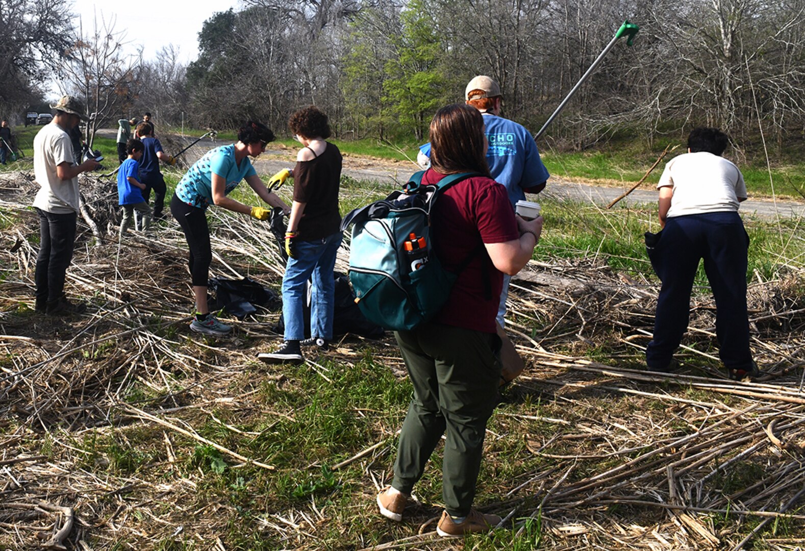 Warm weather brings out huge crowd for annual Basura Bash creek cleanup