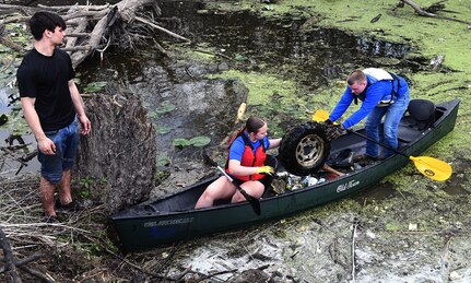 Warm weather brings out huge crowd for annual Basura Bash creek cleanup