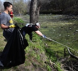 Warm weather brings out huge crowd for annual Basura Bash creek cleanup