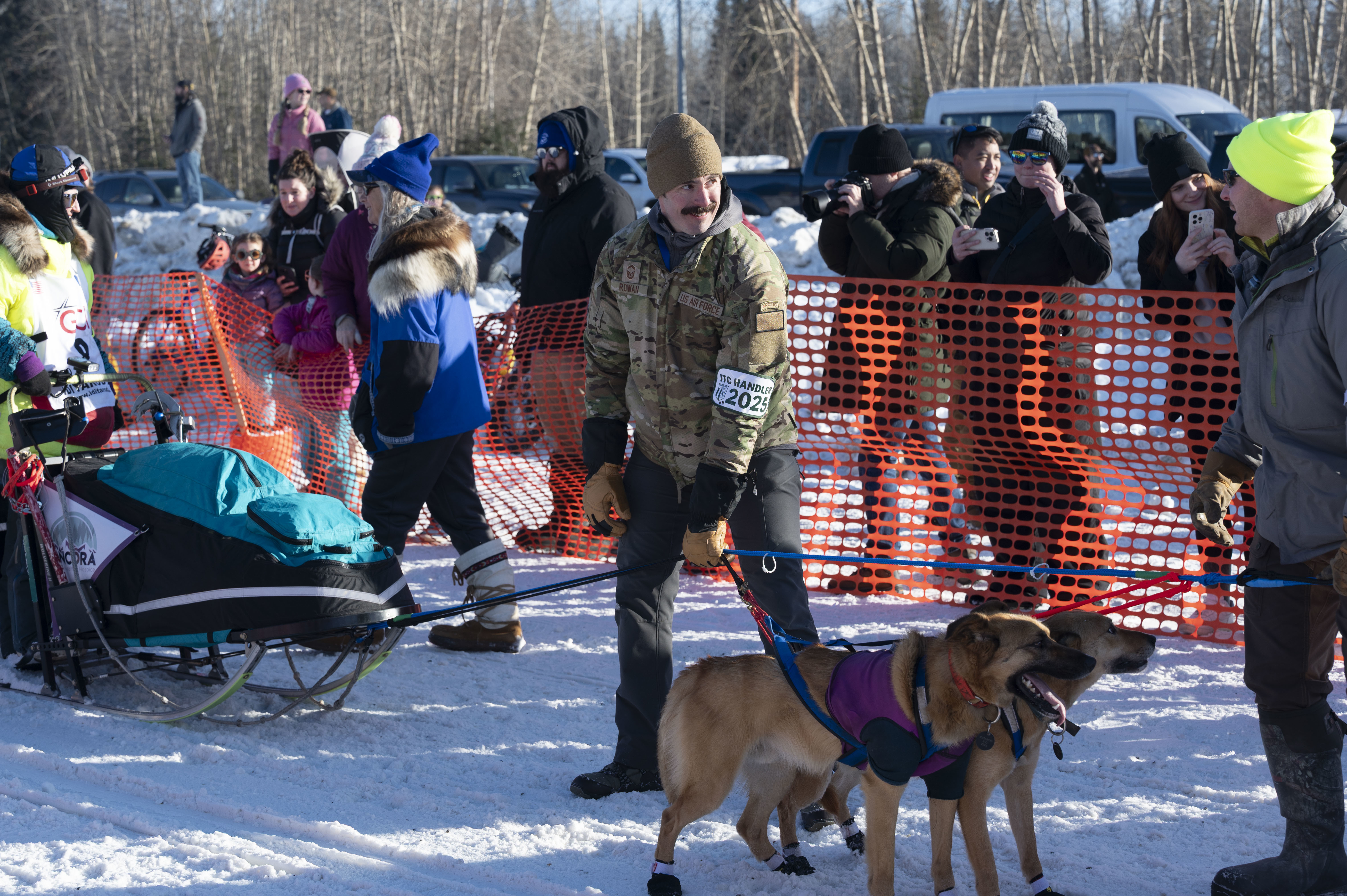 Serving in the Heart of Alaska at the Iditarod Sled Dog Race \u003e 168th Wing \u003e  News, image size:6048x4024