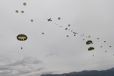 SHIZUOKA, Japan (March 4, 2025) — Japan Ground Self-Defense Force paratroopers assigned to the 1st Airborne Brigade descend from a U.S. Air Force C-130J Super Hercules assigned to the 36th Airlift Squadron over JGSDF East Fuji Maneuver Area, Japan, March 4, 2025, during Airborne 25. Airborne 25 is the largest annual static-line personnel jump exercise between the U.S. Air Force and JGSDF. The exercise integrated six C-130J Super Hercules from the 36th Airlift Squadron carrying 215 JGSDF soldiers for an airdrop training. (U.S. Air Force photo by Yasuo Osakabe)