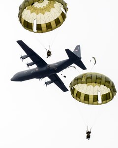 Japan Ground Self-Defense Force paratroopers assigned to the 1st Airborne Brigade descend from a U.S. Air Force C-130J Super Hercules assigned to the 36th Airlift Squadron over JGSDF East Fuji Maneuver Area, Japan, March 4, 2025, during Airborne 25.
